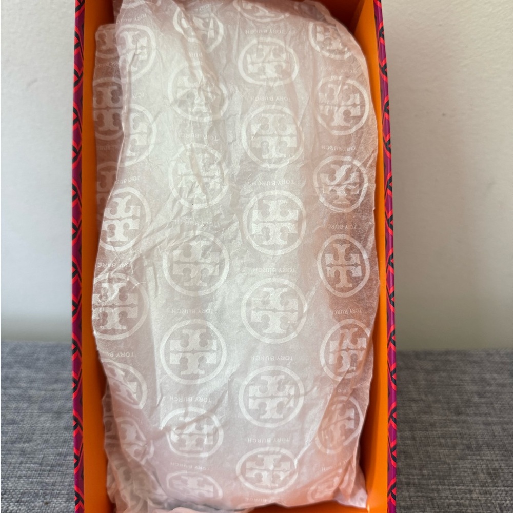 Tory Burch Cream Leather Logo Driving Loafers - Picture 8 of 8